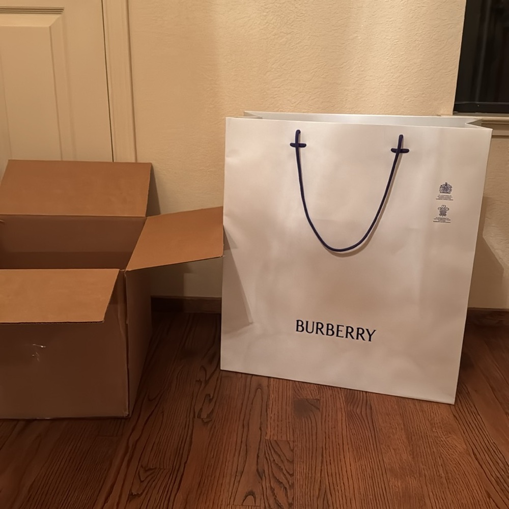 Burberry shopping bag - Picture 3 of 3